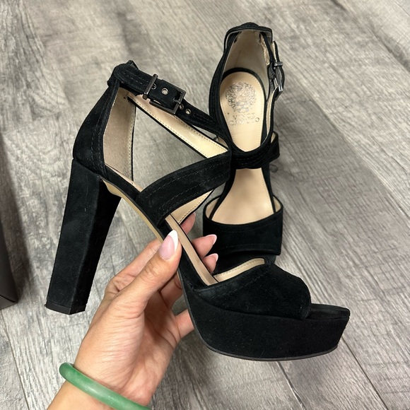 Vince Camuto heeled platform - Picture 2 of 7